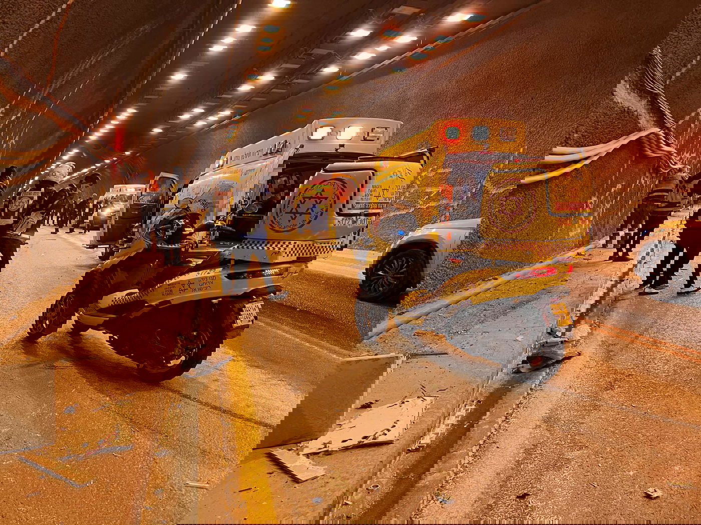 כביש המנהרות: פועלים נפגעו מרכב - ונמצאו ללא רוח חיים