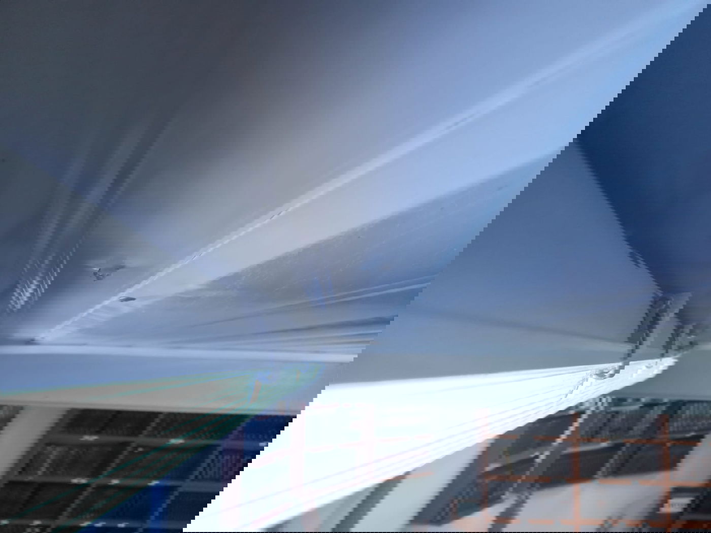 שעה קלה אחרי סיום התפילה: קליע חדר לתוך בית הכנסת