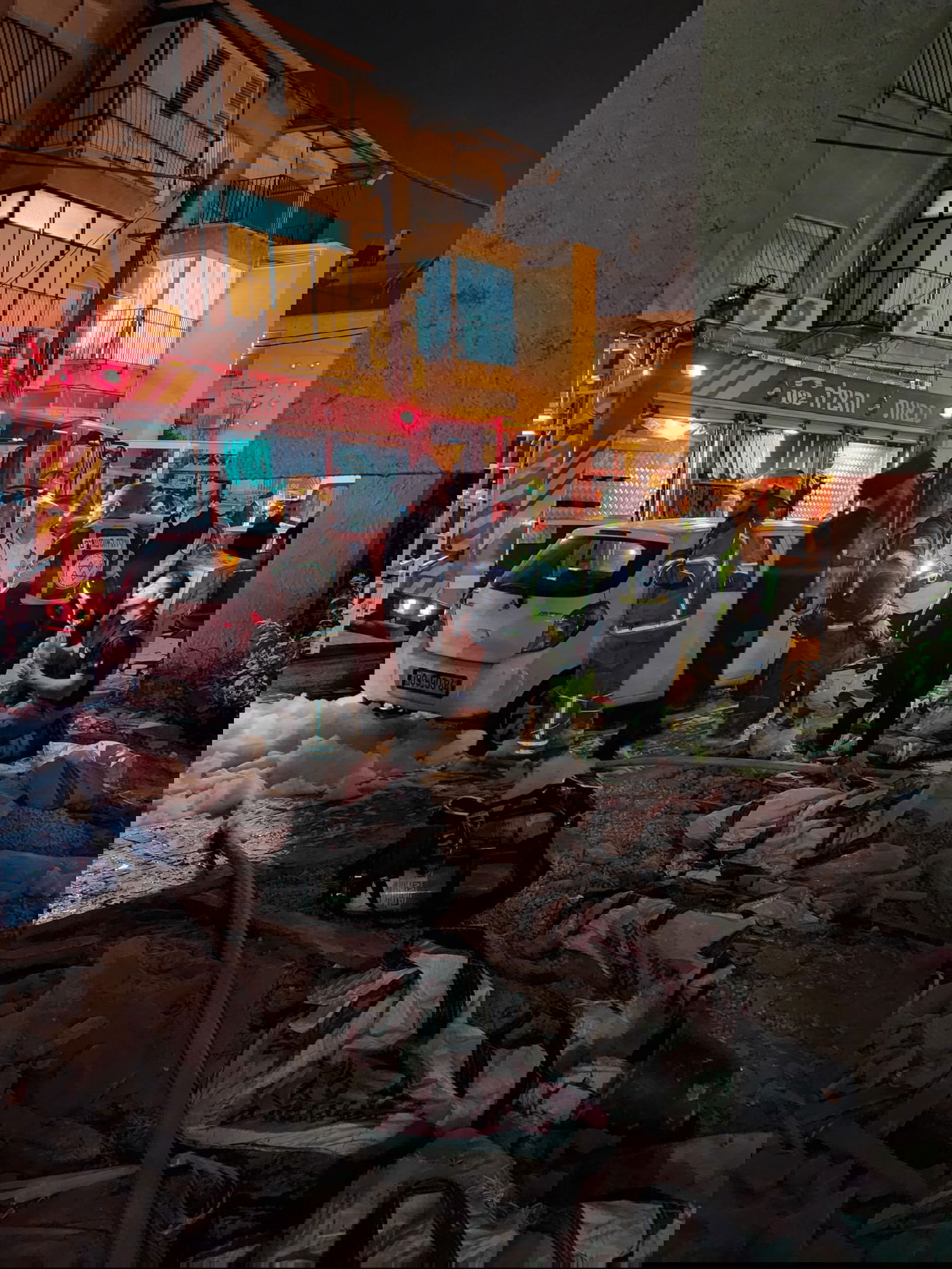 ליל שבת בבני ברק: דירות עלו באש, בנס לא היו נפגעים