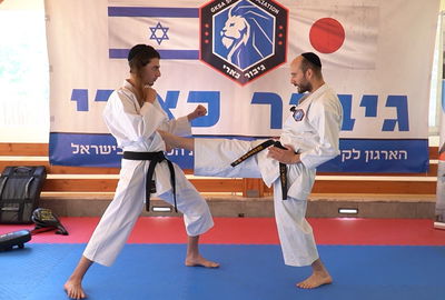 פרק 6 • נלמד תחילת הגנה עצמית  יחד עם המאמן החרדי בן אלהרר