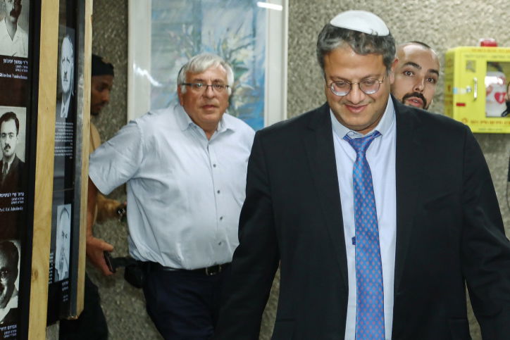 חוזר בו? בן גביר בדרכו לאחת משיחות המו"מ הקואליציוני במטה הליכוד