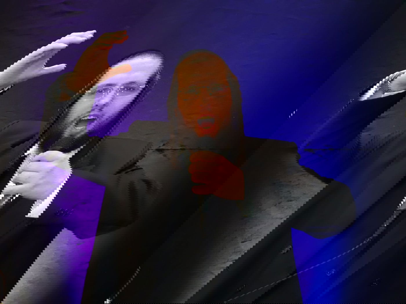 יואלי בריזל במחרוזת ריקודים סוערת: א דענסל