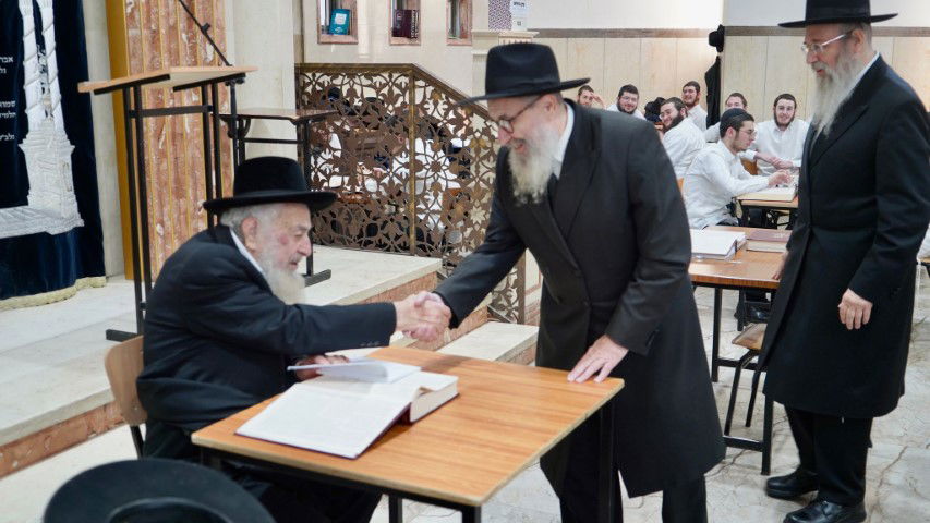 ה'חוזר' הסעיר את הישיבה בכפר חב"ד בשיעור כללי • תיעוד