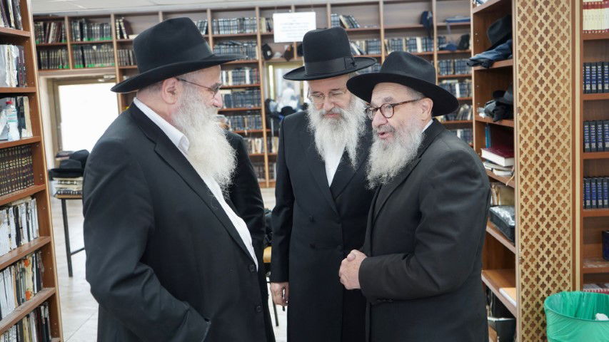 ה'חוזר' הסעיר את הישיבה בכפר חב"ד בשיעור כללי • תיעוד