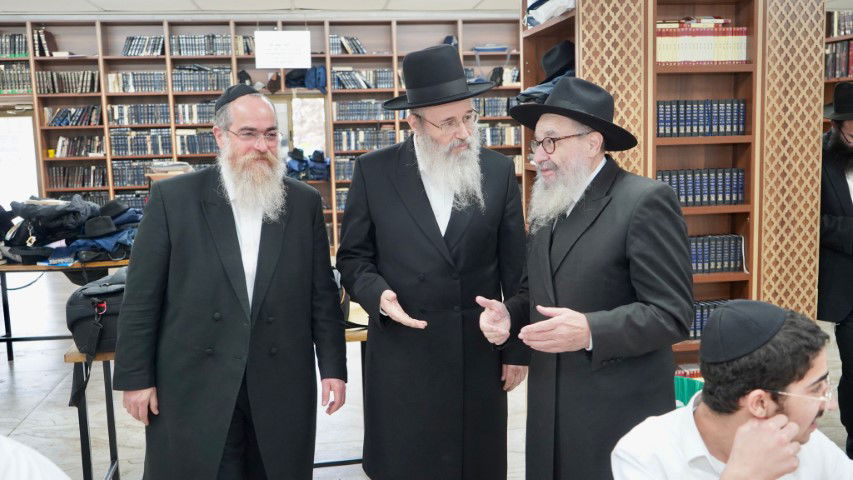 ה'חוזר' הסעיר את הישיבה בכפר חב"ד בשיעור כללי • תיעוד