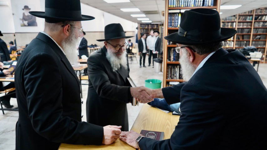 ה'חוזר' הסעיר את הישיבה בכפר חב"ד בשיעור כללי • תיעוד