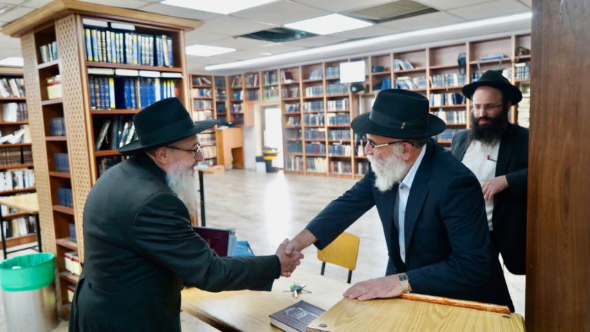 ה'חוזר' הסעיר את הישיבה בכפר חב"ד בשיעור כללי • תיעוד