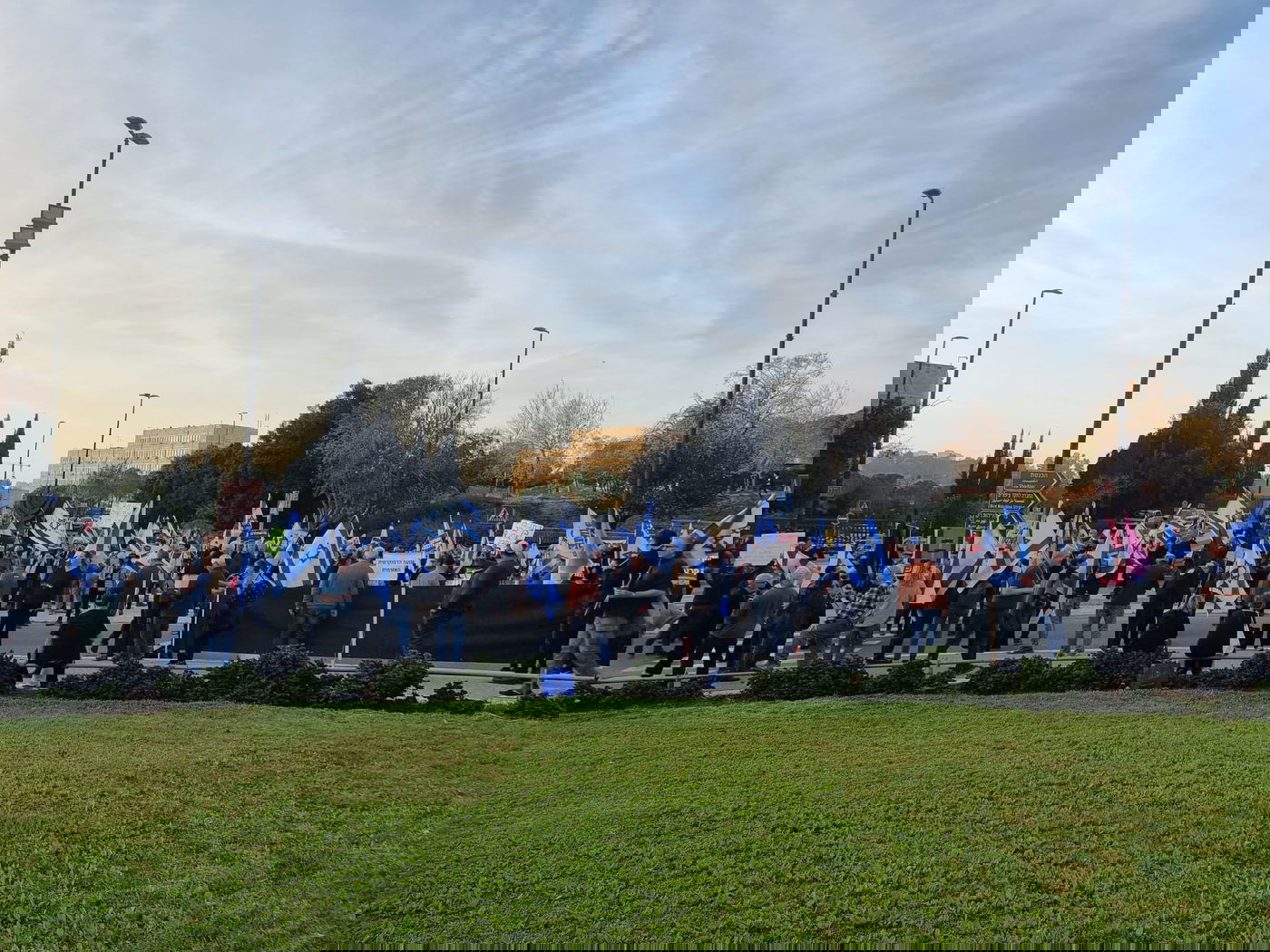 לא מקבלים את דין הבוחר: עשרות מפגינים מחוץ לכנסת