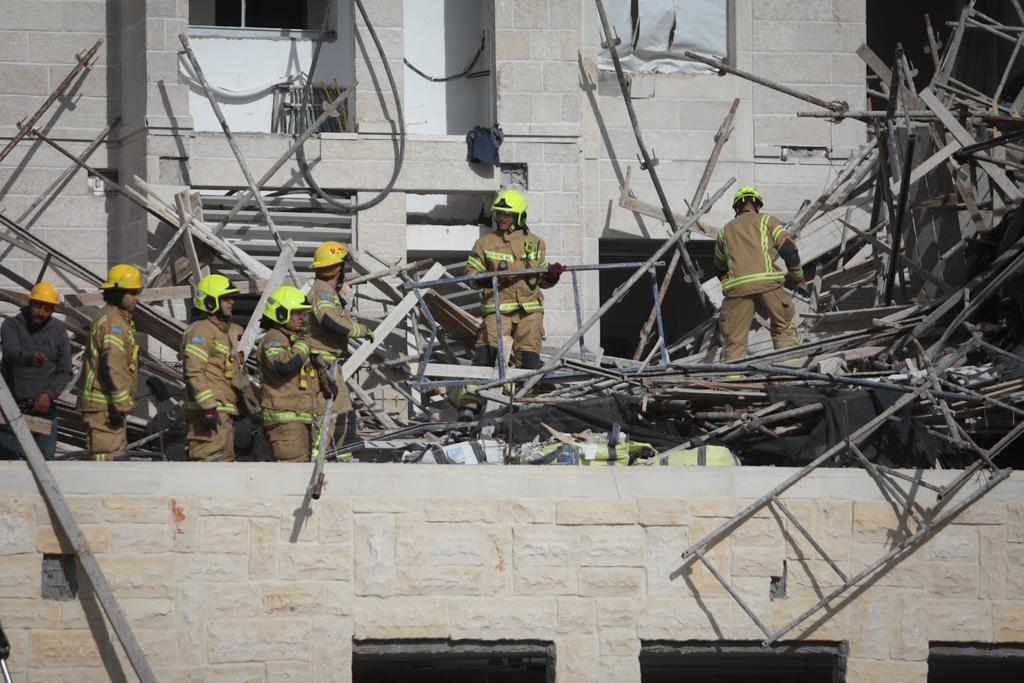 פיגומים באתר בנייה בגבעת זאב - קרסו; שני פועלים נהרגו