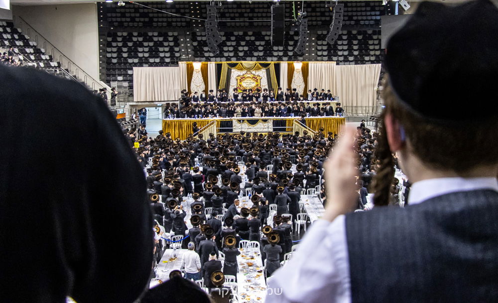 "היכן נשמעה רשעות שכזאת?" • סערה בחצרות סערט ויז'ניץ - ויז'ניץ