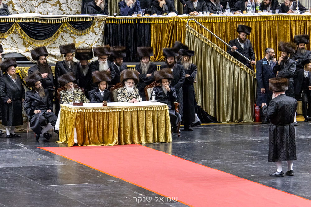 האדמו"רים מויז'ניץ ומסערט ויז'ניץ במצווה טאנץ