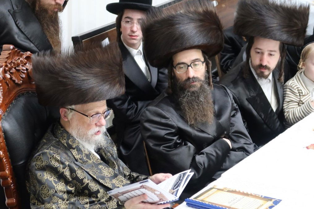 "היכן נשמעה רשעות שכזאת?" • סערה בחצרות סערט ויז'ניץ - ויז'ניץ