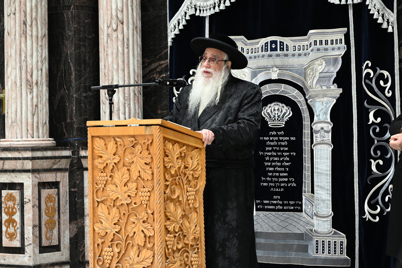 באופן נדיר: כך נפרדו בצאנז מהדיין שהסתלק בפתאומיות