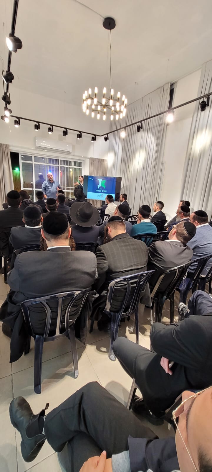 המהפכה החינוכית בירושלים: ערב חשיפה לאברכים שייעצו להורים