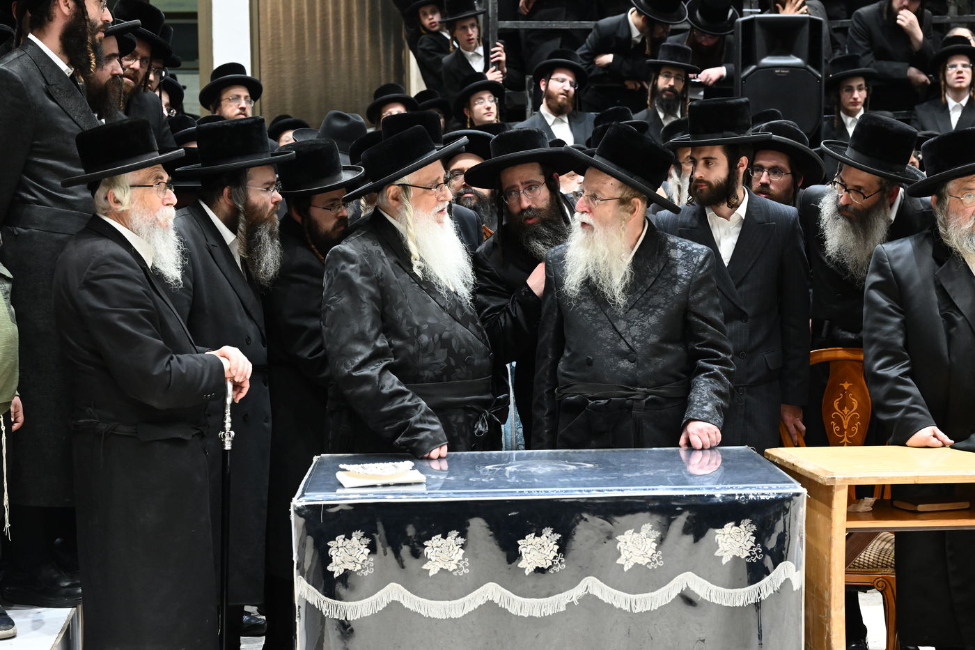 באופן נדיר: כך נפרדו בצאנז מהדיין שהסתלק בפתאומיות