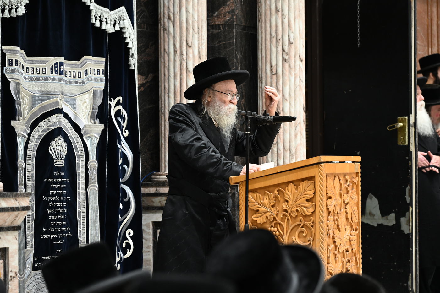 באופן נדיר: כך נפרדו בצאנז מהדיין שהסתלק בפתאומיות