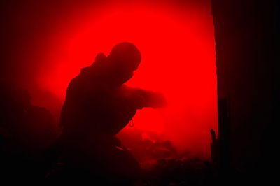 בכיר אוקראיני: "רוסיה בפאניקה"; מוסקבה משתמשת בנשק ישן בשל מחסור