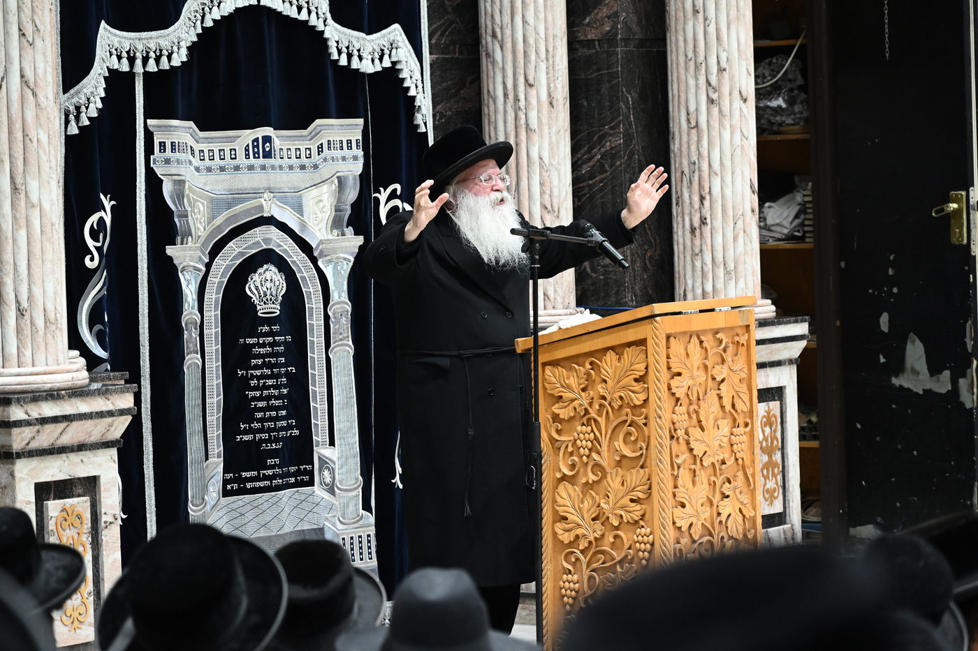 באופן נדיר: כך נפרדו בצאנז מהדיין שהסתלק בפתאומיות