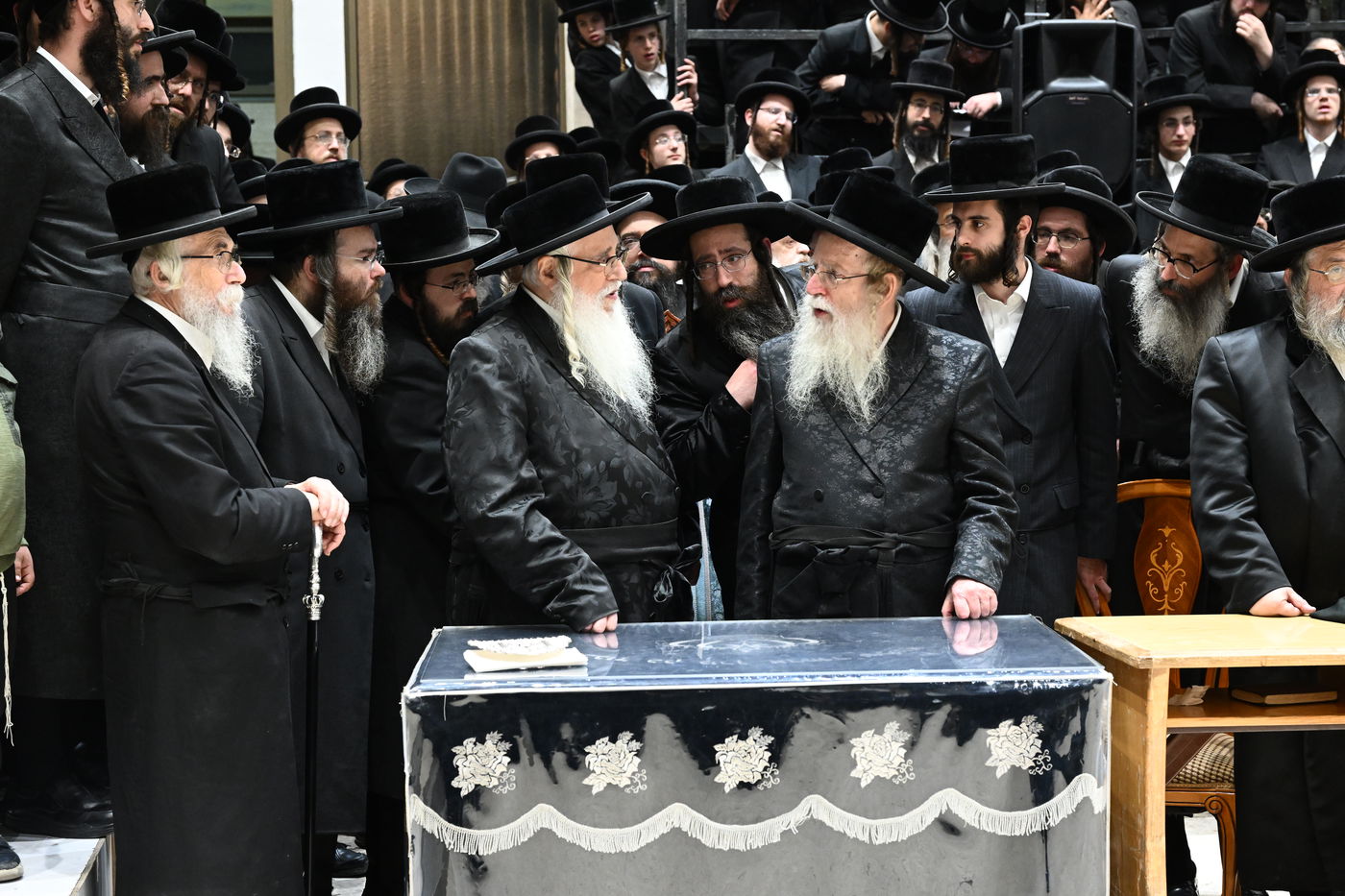 באופן נדיר: כך נפרדו בצאנז מהדיין שהסתלק בפתאומיות