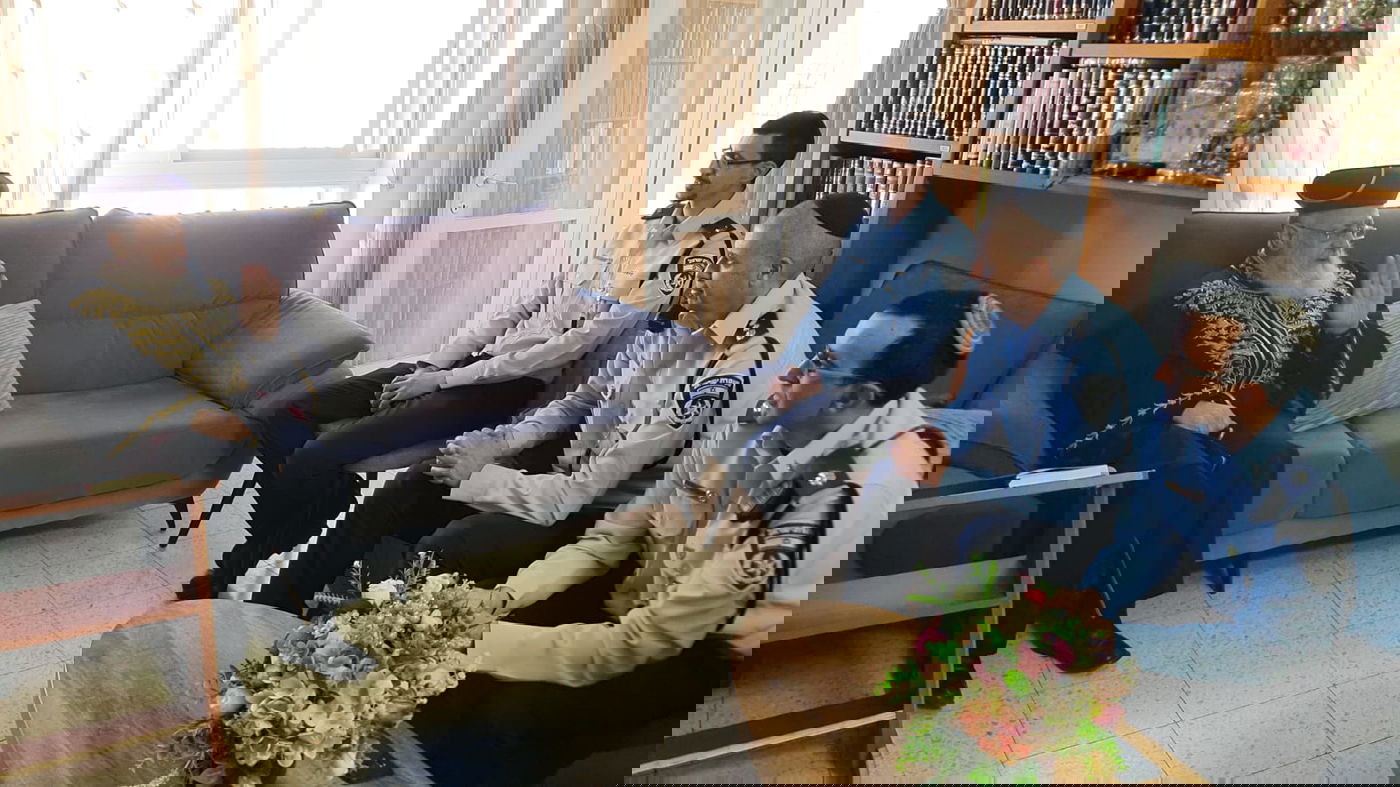 הקצין שיפקד על השכונות החרדיות ביקר במעונו של הראש"ל