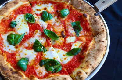 באחריות: מתכון לבצק פיצה הכי טוב שהכרתם