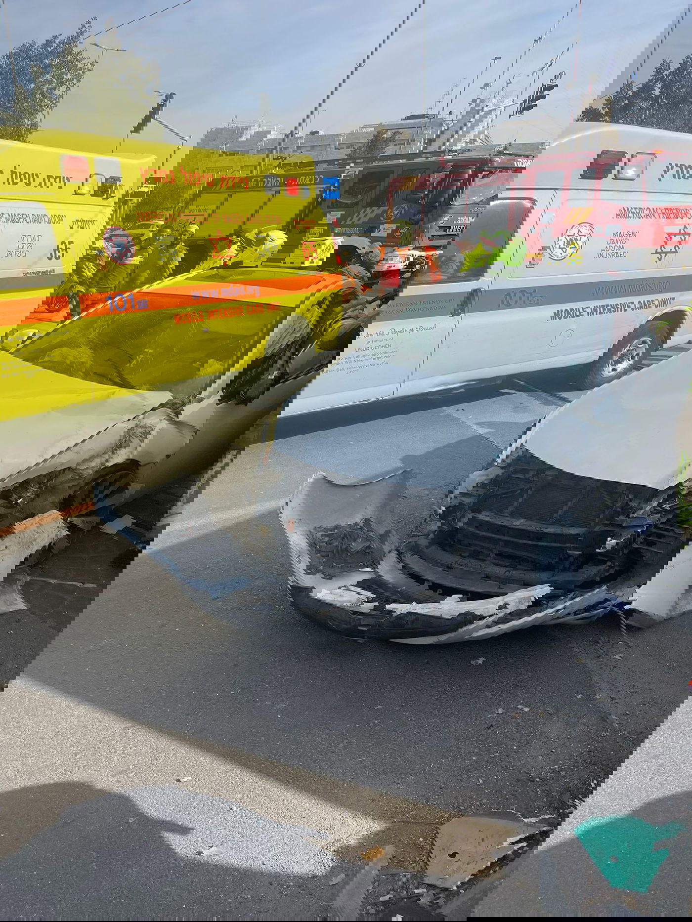 תאונה בין אוטובוס לרכב: הרכבת הקלה הושבתה חלקית