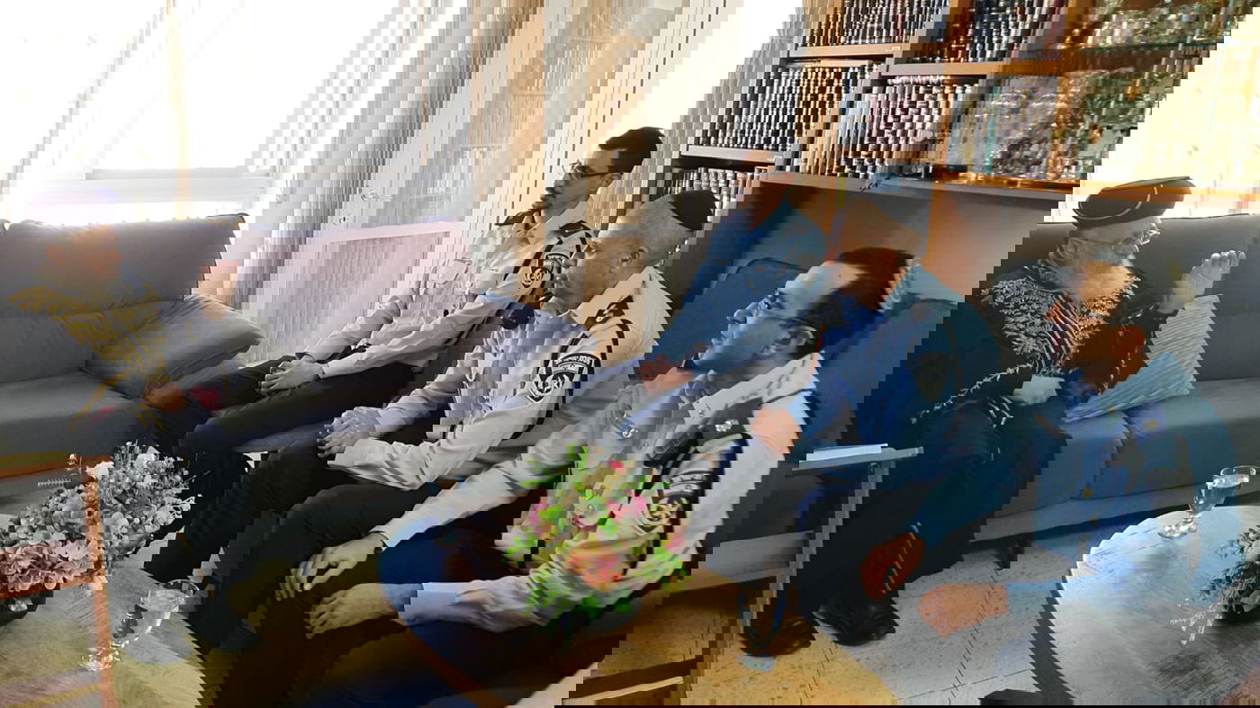 הקצין שיפקד על השכונות החרדיות ביקר במעונו של הראש"ל