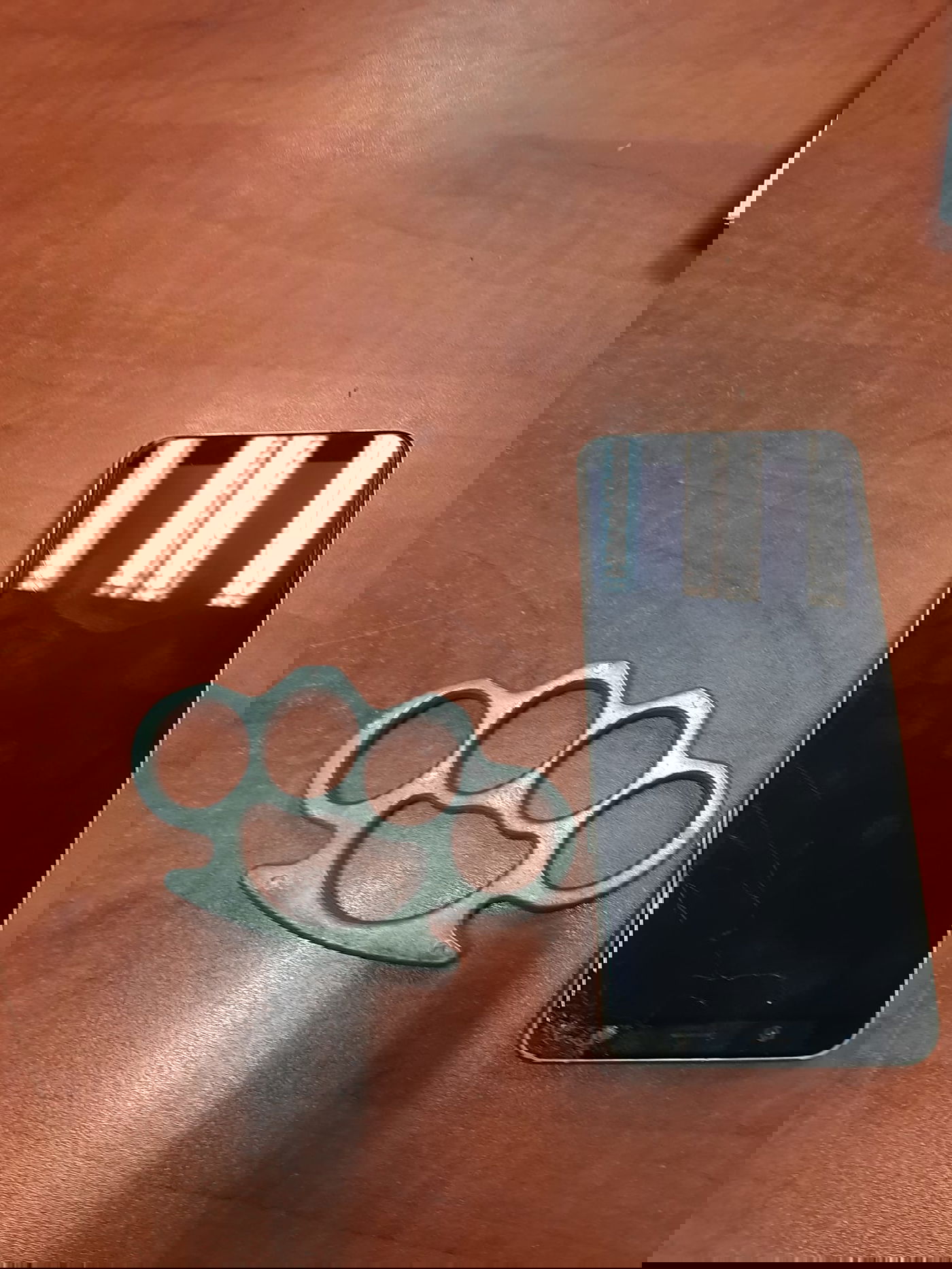 האגרופן שנמצא על החשוד בעת המעצר