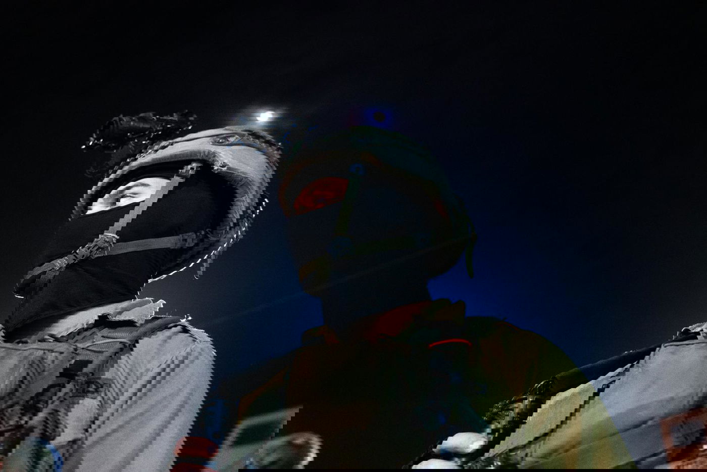 תיעוד מהקסדה: תוך יידוי אבנים, הלוחמים עצרו מבוקשים