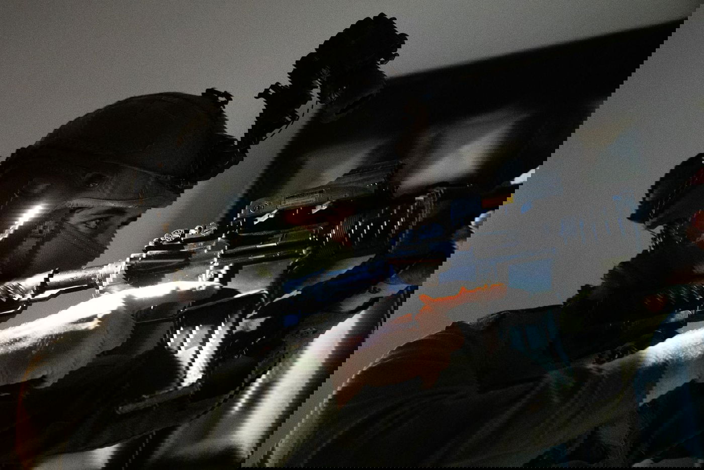 תיעוד מהקסדה: תוך יידוי אבנים, הלוחמים עצרו מבוקשים