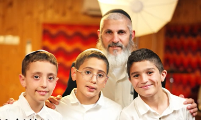 בנימין שוקרון  ותלמידיו בסינגל חדש: "מעוז צור"