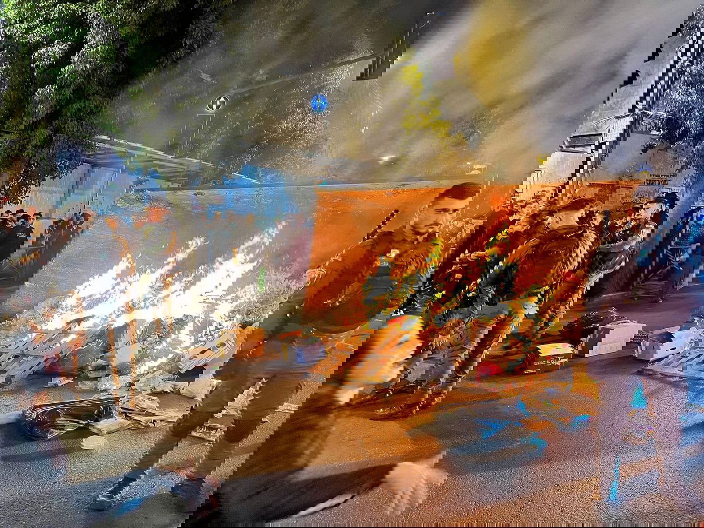 המחאות הסוערות, הערב