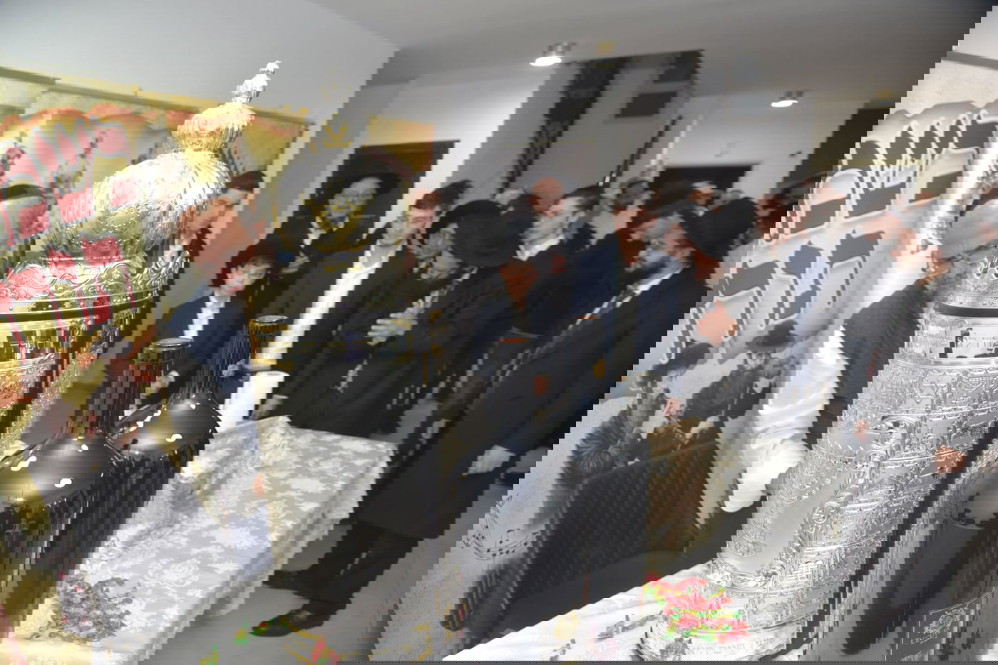 שבוע לאחר שנשדדה: אשת העסקים הכניסה ספר תורה