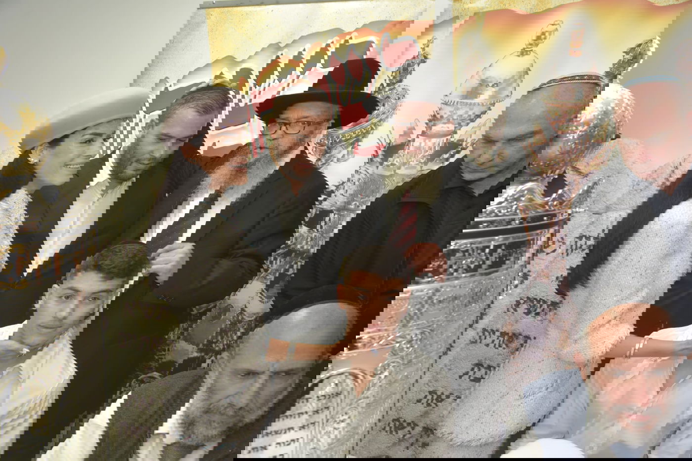 שבוע לאחר שנשדדה: אשת העסקים הכניסה ספר תורה