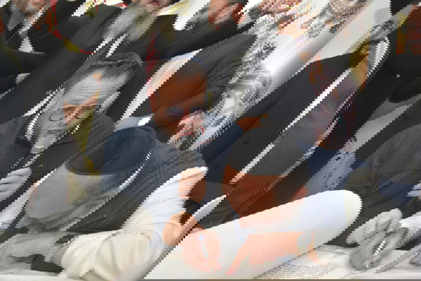 שבוע לאחר שנשדדה: אשת העסקים הכניסה ספר תורה