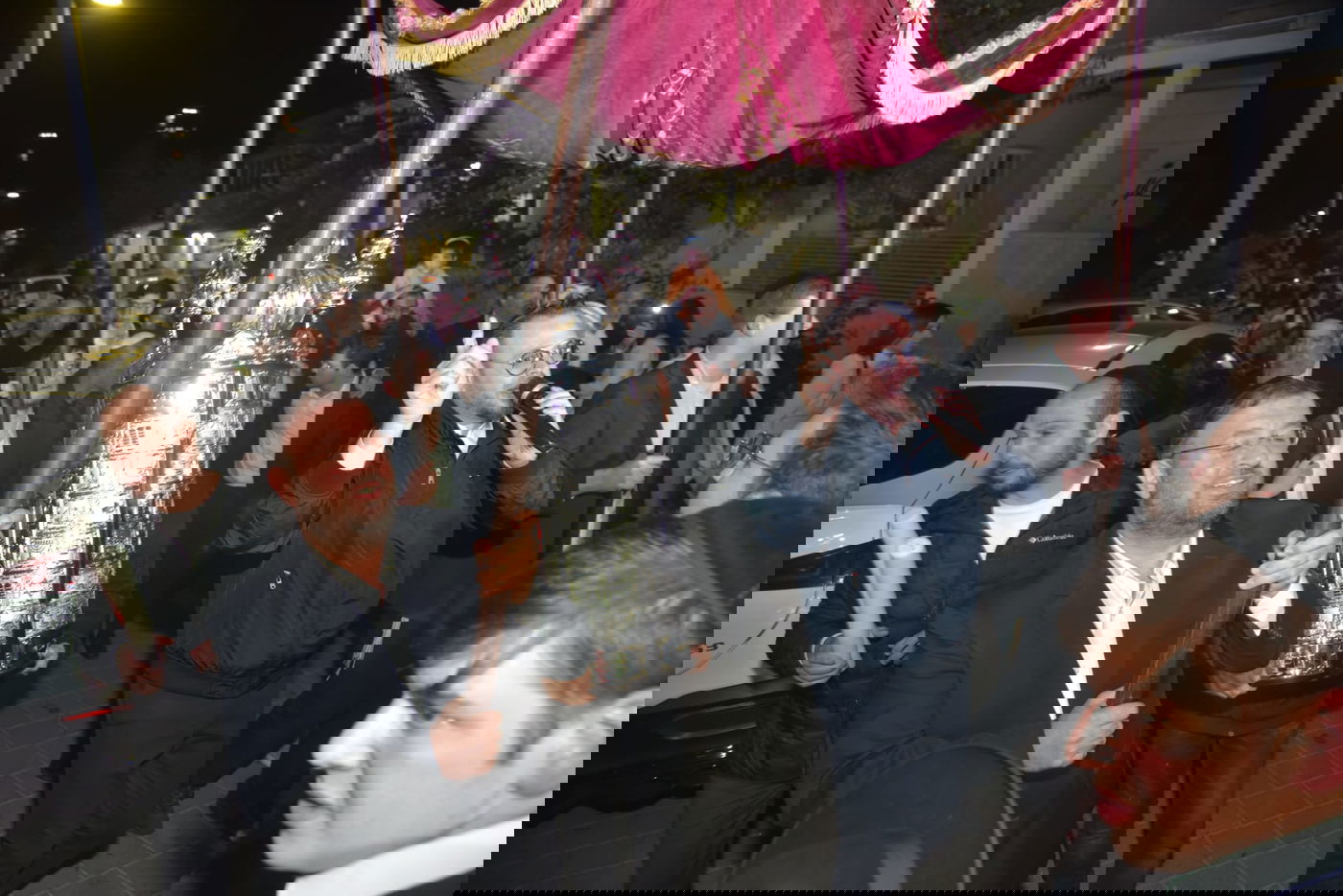 שבוע לאחר שנשדדה: אשת העסקים הכניסה ספר תורה