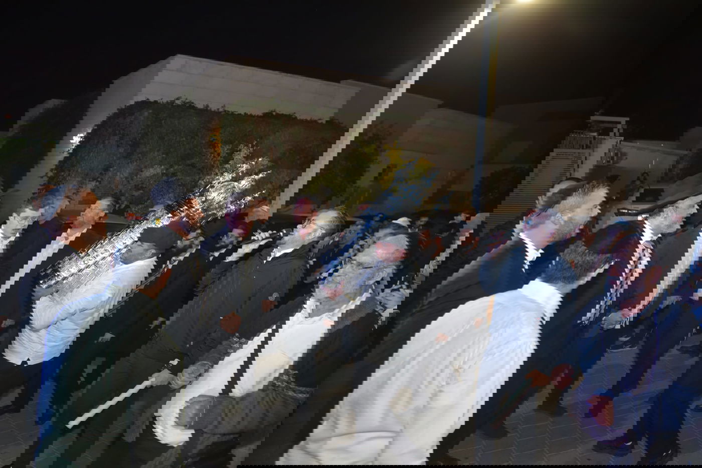 שבוע לאחר שנשדדה: אשת העסקים הכניסה ספר תורה