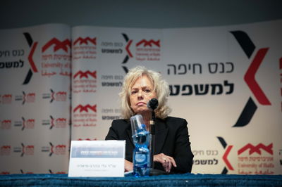 היועמ"שית נגד הממשלה: "ניוותר רק עם שלטון הרוב. דמוקרטיה בשם