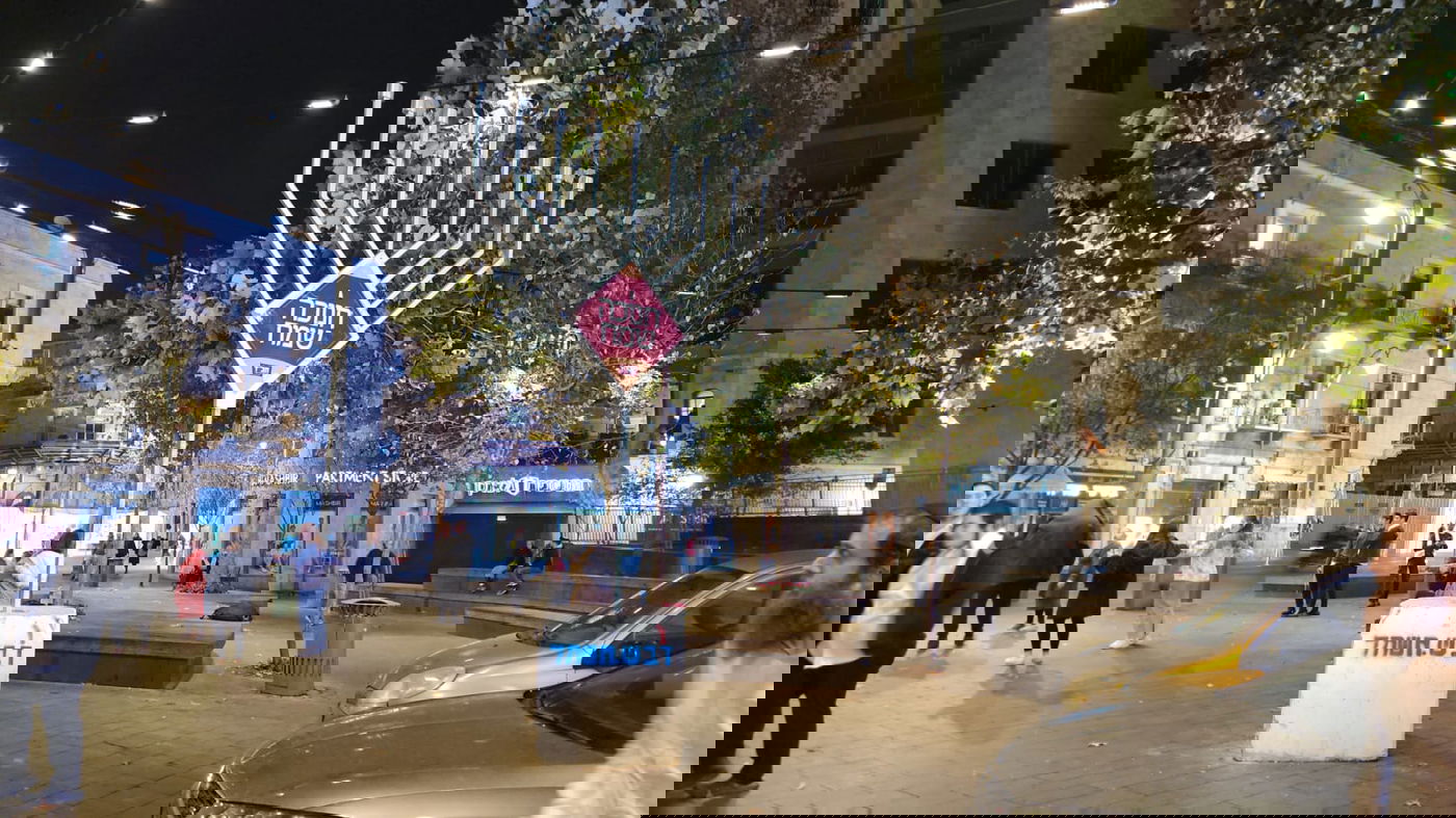 חנוכיה מוכנה בירושלים