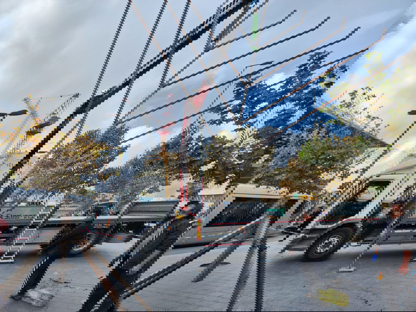 חנוכיות ענק בכל פינה: כך נערכים שלוחי חב"ד לחנוכה