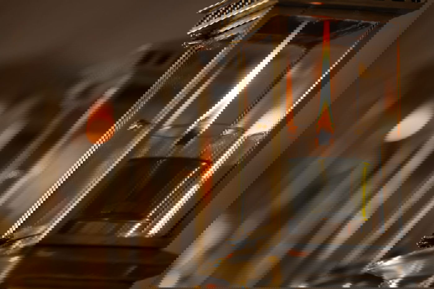 עם רבנים ואישי ציבור: הדלקת נר ראשון בכותל המערבי