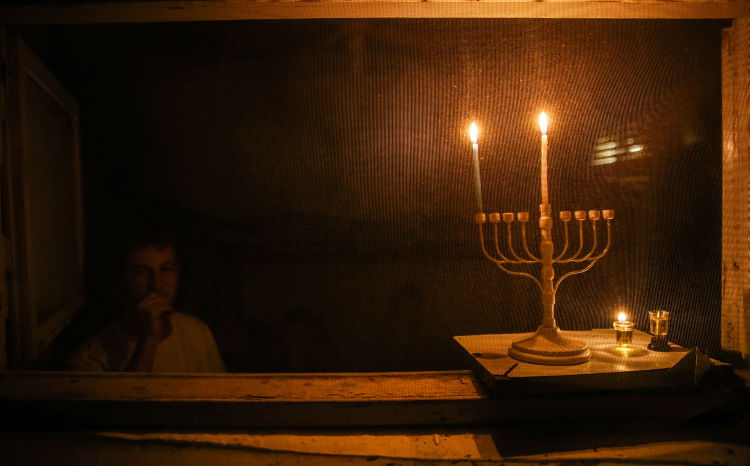 נר ראשון של חנוכה | ארכיון