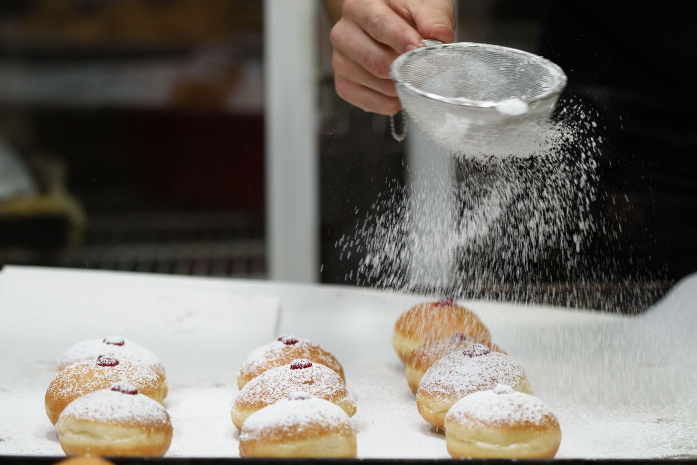 רגע לפני חנוכה: כך מכינים סופגניות | שלב אחר שלב