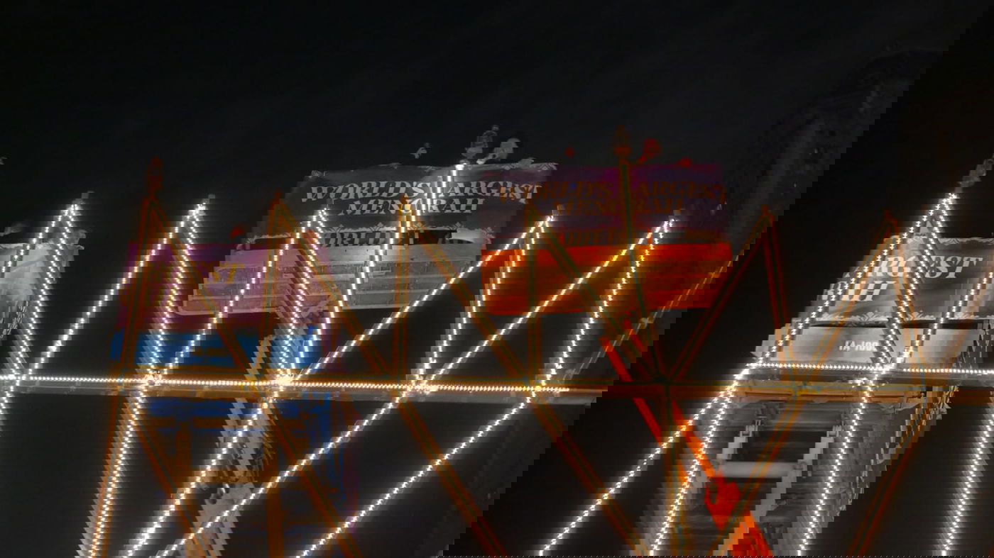 על רקע האנטישמיות הגואה: ראש העיר ניו יורק בהדלקת המנורה הגדולה בעולם