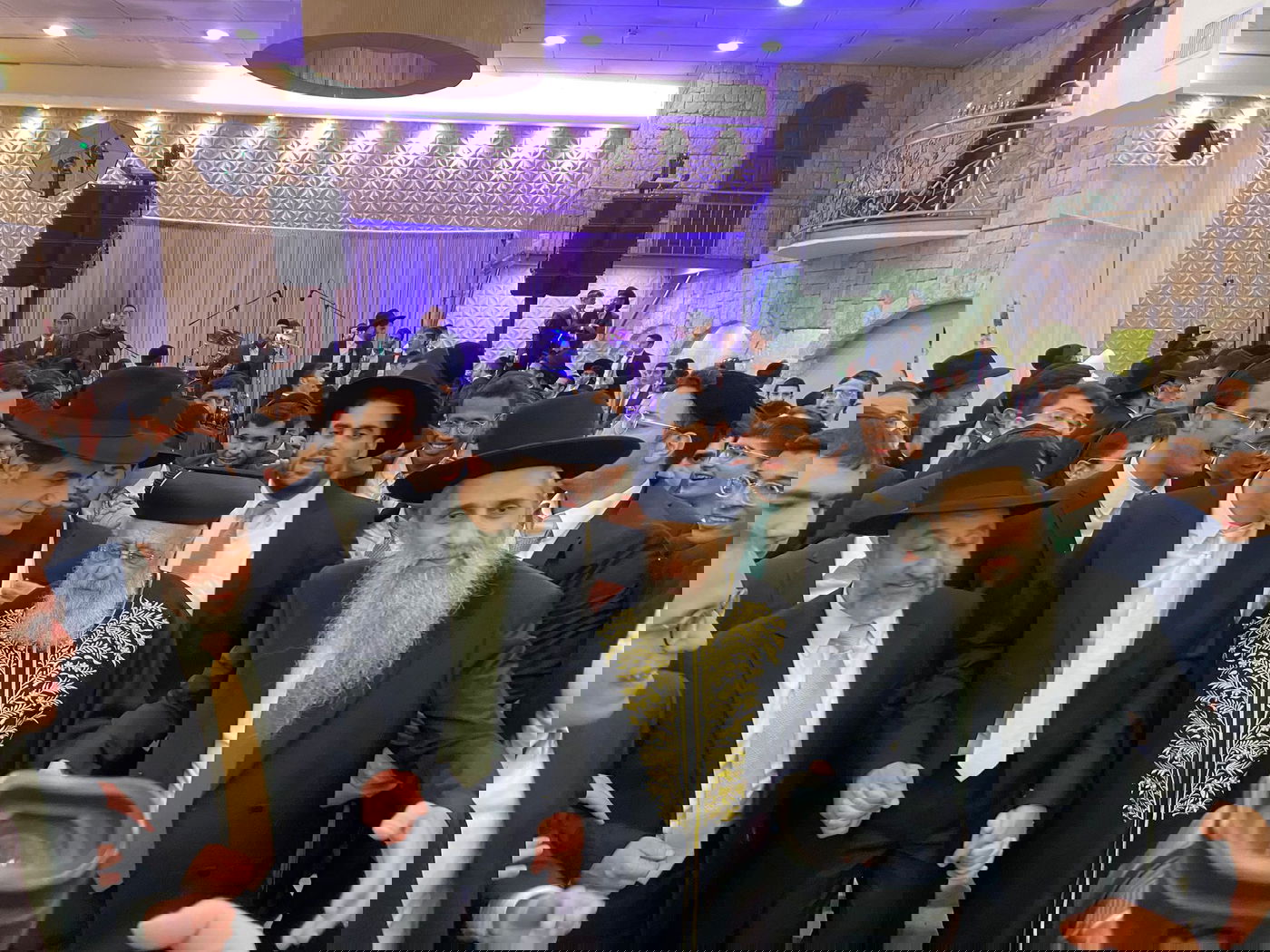 תיעוד: חתונת נכדם של הגר"י כהן והגר"ש בן שלמה