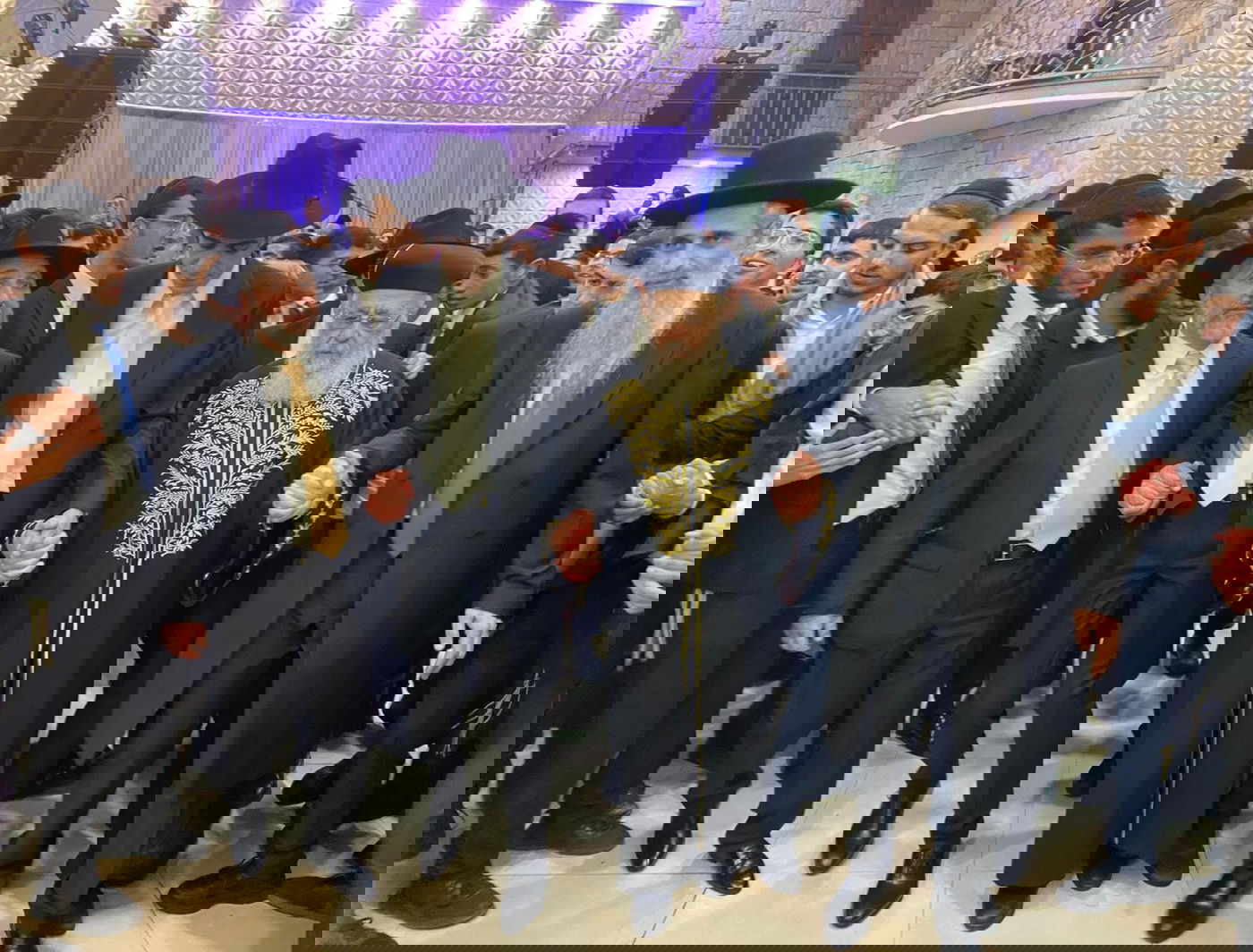 תיעוד: חתונת נכדם של הגר"י כהן והגר"ש בן שלמה