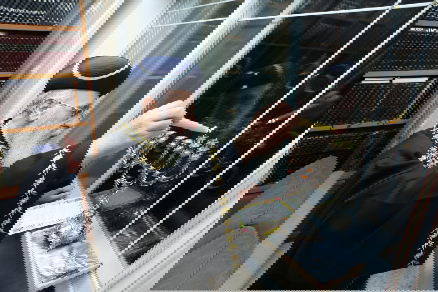 תיעוד: הראשון לציון בהדלקת נר שני של חנוכה