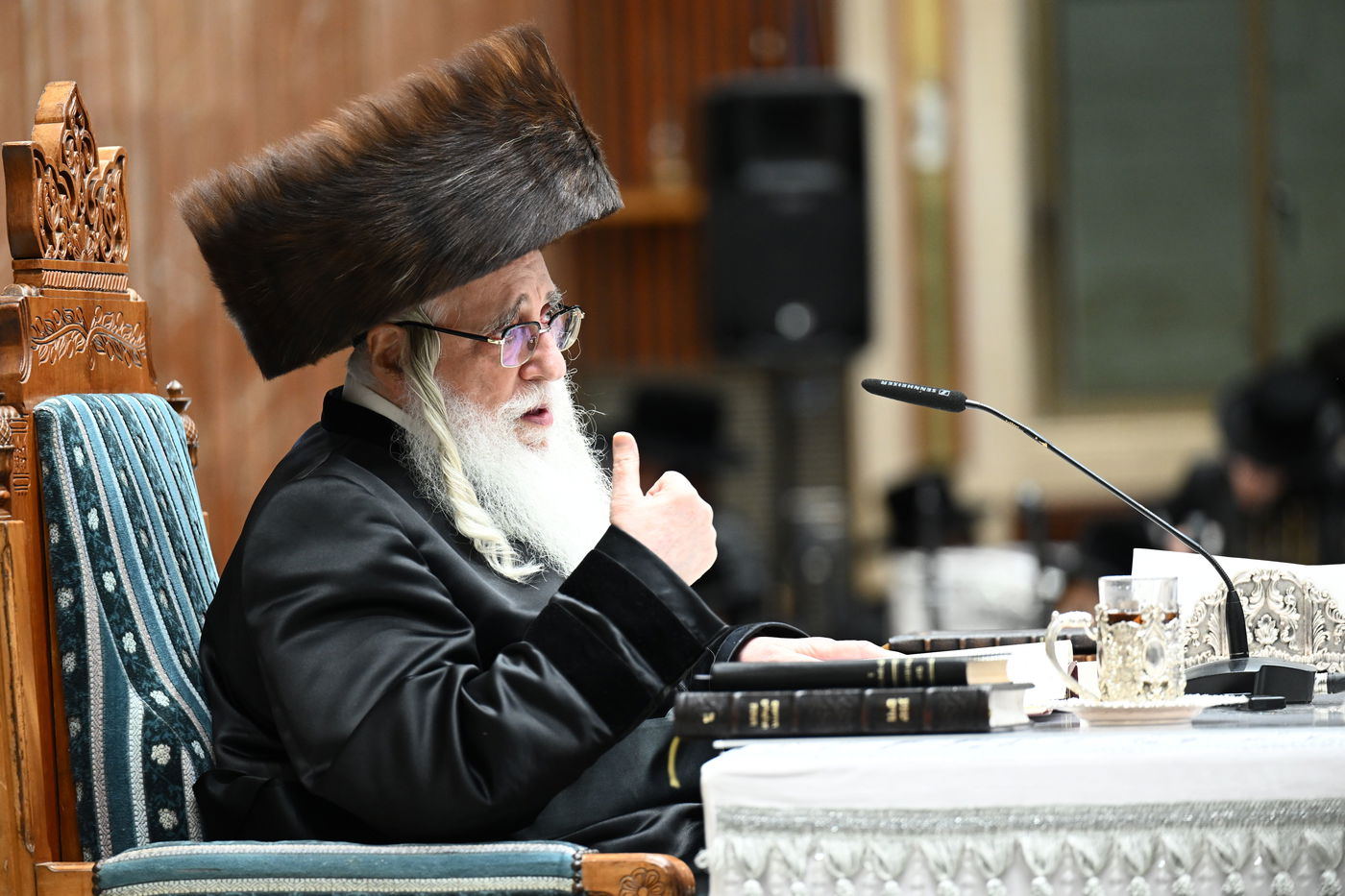 הדלקת נר ראשון של חנוכה בחסידות צאנז | תיעוד מיוחד