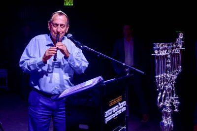 במופע של פריד בתל אביב: חולדאי ניגן "מעוז צור" בחלילית • צפו