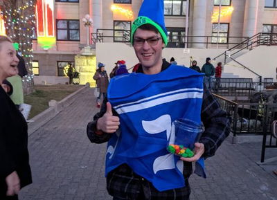 נעה רוקד במעגל